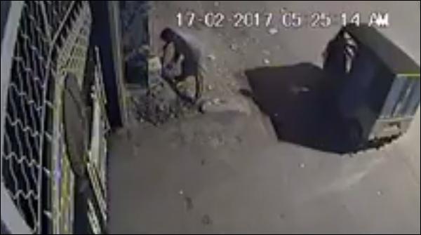 کراچی،بفرزون میں مسجد کا چندہ بکس لوٹ لیا گیا