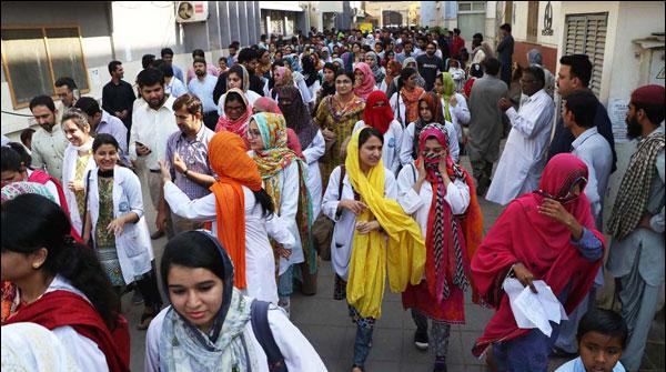 کراچی :ینگ ڈاکٹرز کا احتجاج کی کال واپس لینے کا اعلان