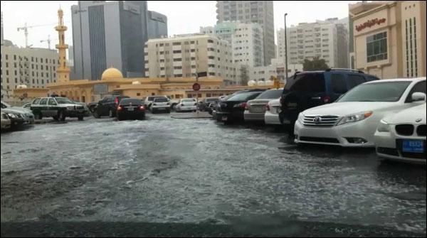 متحدہ عرب امارات میں بارش کا سلسلہ جاری