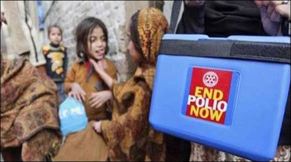 پشاور: پولیو قطرے پلانے سے انکار پر 8 والدین گرفتار
