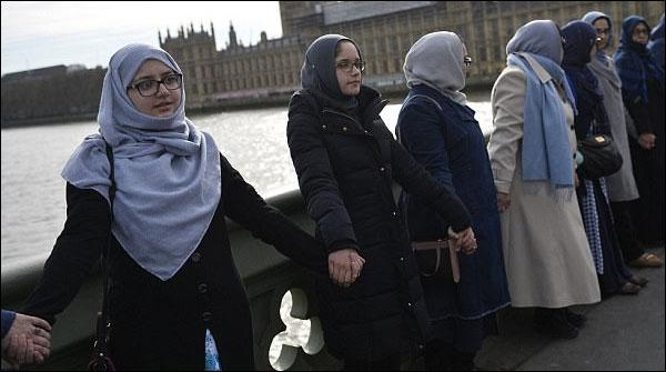 لندن حملہ: ہلاک افراد کی یاد میں مسلم خواتین کا اظہار یکجہتی