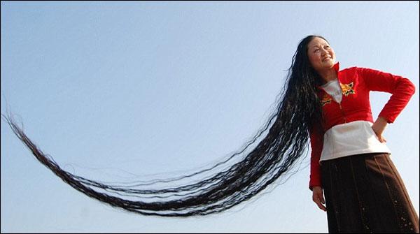 دس فٹ لمبے بالوں کی حامل چینی خاتون