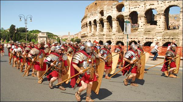 روم میں قدیم دور کی عکاسی کرتی دلچسپ پریڈ کا انعقاد
