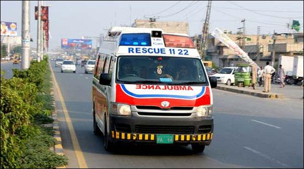 لاہور: گاڑی الٹنے سے 3 افراد زخمی