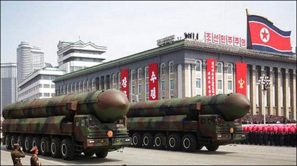 شمالی کوریا: فوجی پریڈ میں اسلحہ کی نمائش، امریکا پر ہیبت طاری