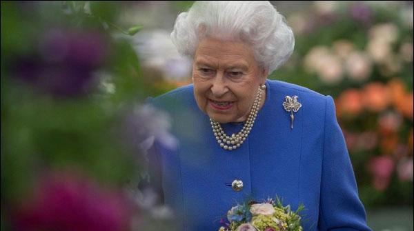 ملکہ برطانیہ ،شہزادہ فلپ اور کیٹ کا فلاور شو کا دورہ