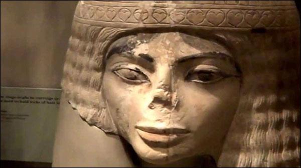 مائیکل جیکسن سے ملتا جلتا قدیم’مصری مجسمہ‘