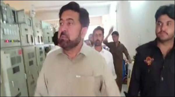 پشاور: پی ٹی آئی کارکنوں کا ہزار خوانی گرڈ اسٹیشن پر دھاوا