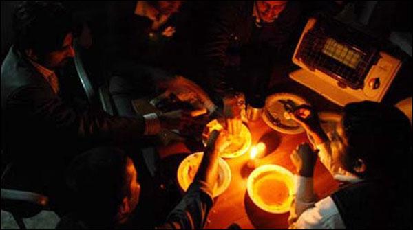 کراچی :پہلا روزہ ،سحری اندھیرے ، افطاری بغیر بجلی