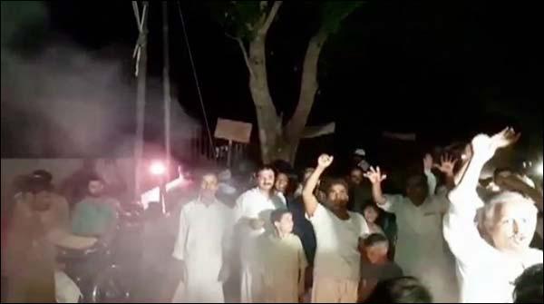لاہور: باجا لائن کے مکینوں کا لوڈ شیڈنگ کیخلاف احتجاج