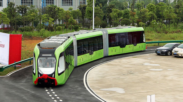 چین نے سڑک پر چلنے والی خودکار ٹرین تیار کرلی