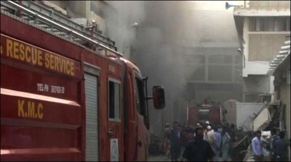 کراچی: آئل فیکٹری کی آگ پر قابو پالیا گیا