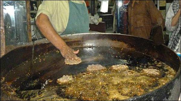 عید کا دوسرا دن، پشاور میں چپلی کباب کی دکانوں پر رش