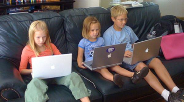 چھٹیوں میں لیپ ٹاپ اور دیگر آلات کا استعمال بچوں میں سستی کی وجہ