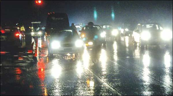 کراچی: مختلف علاقوں میں ٹھنڈی ہوا کے ساتھ ہلکی بارش