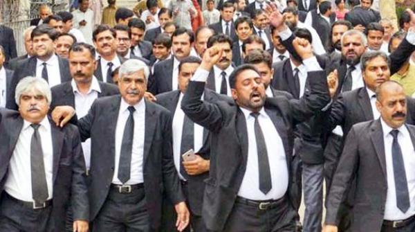 پاکستان بار کونسل کی ہڑتال، کراچی میں وکلا کا عدالتی بائیکاٹ