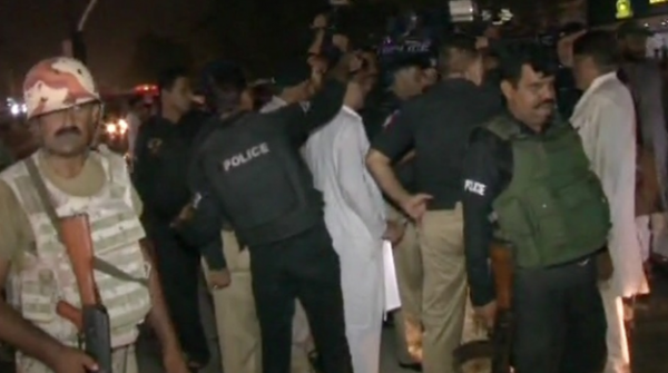 کراچی میں ٹریفک پولیس اہلکاروں پر فائرنگ کا مقدمہ درج، تحقیقات میں اہم پیشرفت