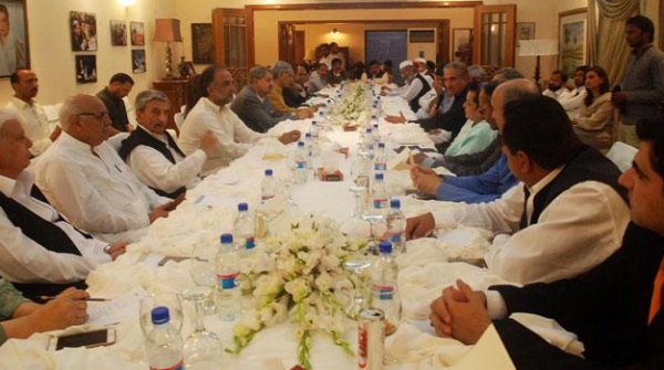 وزارت عظمیٰ کے امیدوار پر اپوزیشن تقسیم، شیخ رشید کے نام پر تحفظات