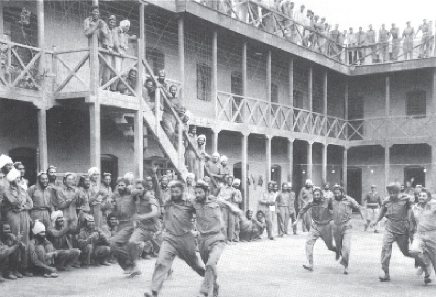 بھارت کے جنگی قیدی ایک کیمپ میں منعقد ریس میں شریک ہیں—