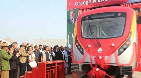 پاکستان کی پہلی میٹرو ٹرین ’’اورنج لائن‘‘ پر 78 فیصد کام مکمل