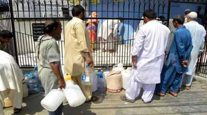 کراچی میں پانی کہاں گیا؟ واٹر کمیشن کے سربراہ برہم، ایم ڈی واٹر بورڈ کی سرزنش