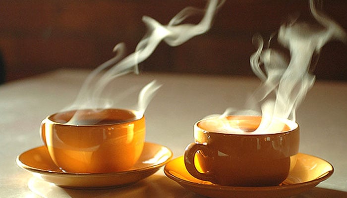 تیز گرم چائے گلے کے کینسر کا سبب بنتی ہے: رپورٹ
