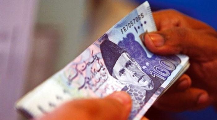 پی ٹی آئی کا ایک سال، ہر پاکستانی مزید 46 ہزار روپے کا مقروض