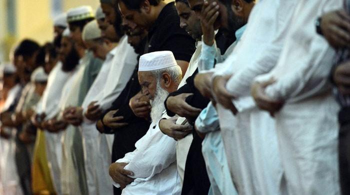 پاکستان اسلامک میڈیکل ایسوسی ایشن کا ضعیف نمازیوں کو گھر پر نماز پڑھنے کا مشورہ