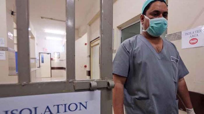 کراچی میں مختلف اسپتالوں کے 4 ڈاکٹرز میں کورونا وائرس کی تصدیق