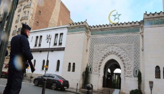 فرانسیسی حکومت نے انتہاپسندی پھیلانےکے الزام میں گذشتہ دنوں 9 مساجد کو بند کروادیا ہے،فوٹو: فائل