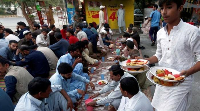 طبی ماہرین کا روزہ رکھنے والوں کو سخت احتیاط کا مشورہ