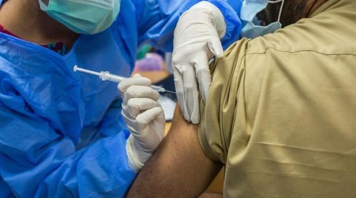 پاکستان: 50 سے 59 سال کے افراد کیلئے کورونا ویکسی نیشن کا اعلان