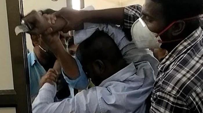 خاموش رہنے کی تاکید پر جنونی شخص کا اسپتال میں ڈاکٹر پر قاتلانہ حملہ