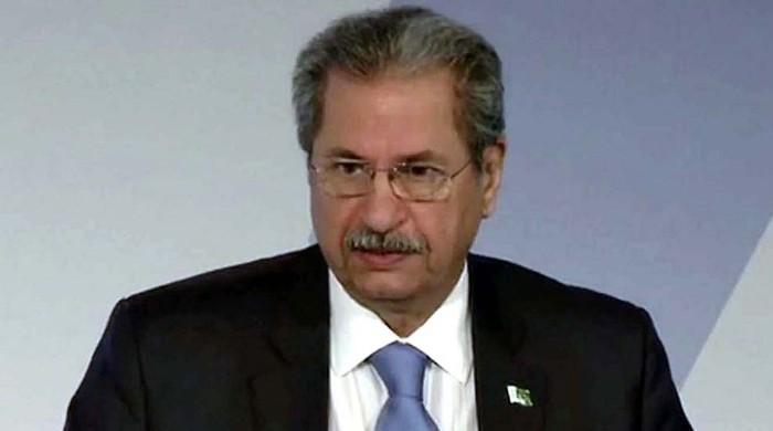 میٹرک اور انٹر کےامتحانات مئی کے تیسرے یا چوتھے ہفتے میں ہوں گے، شفقت محمود