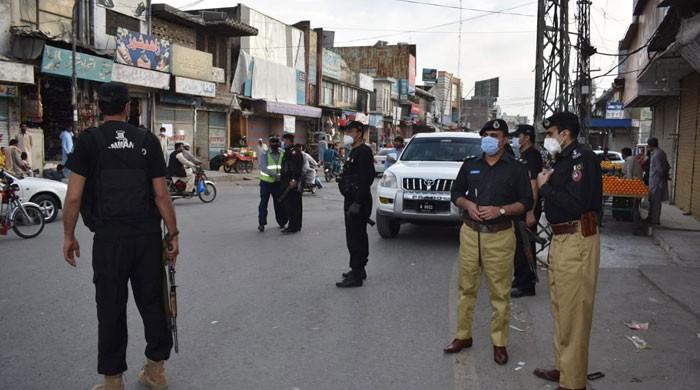 بلاضرورت گلی میں پھرنے پرکارروائی ہوگی، مردان میں لاک ڈاؤن کا نوٹیفکیشن جاری