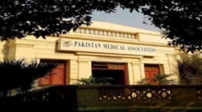 کورونا: پاکستان میڈیکل ایسوسی ایشن نے کرفیو لگانے کا مطالبہ کردیا