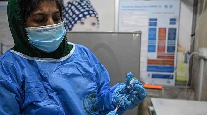 حاملہ خواتین کو کورونا ویکسین لگانے سے اجتناب کرنے کی ہدایات جاری