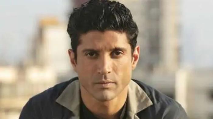 'اپنا ایڈریس دے' فرحان اختر نے ٹرول کرنے والے شخص سے پتا مانگ لیا