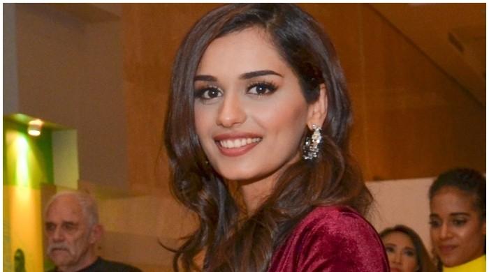 سابق مس ورلڈ بھارت میں بچوں کو بیماریوں سے بچاؤ کی ویکسینیشن مہم میں شامل