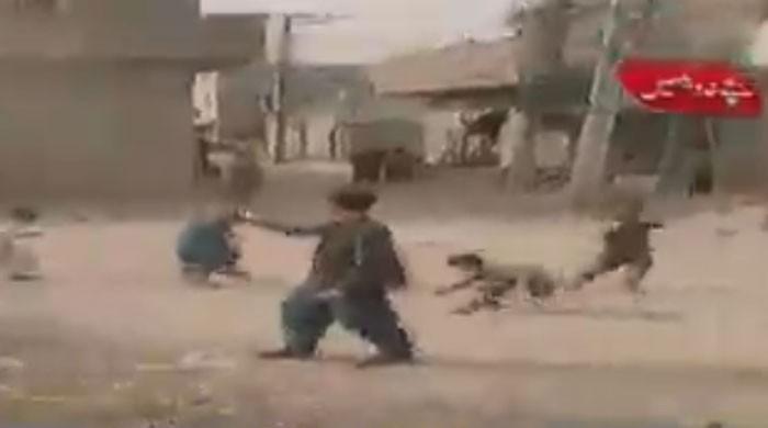 فیصل آباد میں کم عمرلڑکوں کی سرعام ہوائی فائرنگ کی ویڈیو وائرل