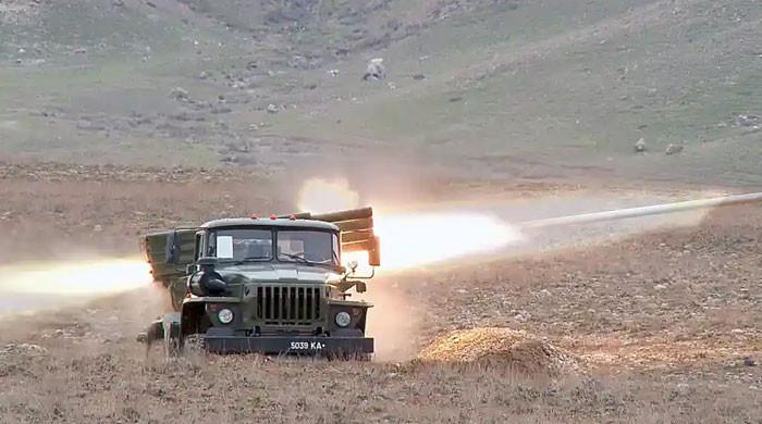 کرغزستان اور تاجکستان کے متنازع سرحدی علاقے میں شدید جھڑپیں، 31 افراد ہلاک