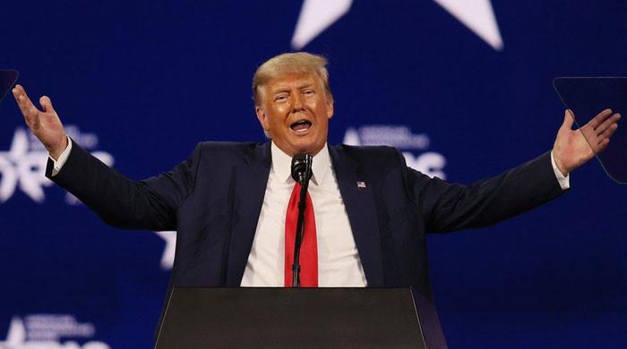 ٹرمپ کے فیس بک اور انسٹاگرام اکاؤنٹس پر پابندی برقرار رکھنے کا فیصلہ