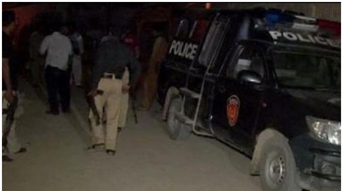 سکھر، مبینہ پولیس مقابلے میں ہلاکت سے قبل ڈاکو کی گرفتاری کی ویڈیو سامنے آگئی