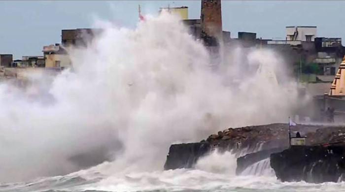 پاکستانی ساحل کے قریب سمندری طوفان شدت اختیار کرنے لگا