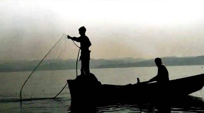 سمندری طوفان کے باعث ماہی گیروں کو گہرے پانی میں جانے سے گریز کی ہدایت