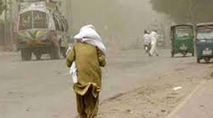 سکھر میں سمندری طوفان کے اثرات،  آندھی کے باعث بجلی کی فراہمی متاثر