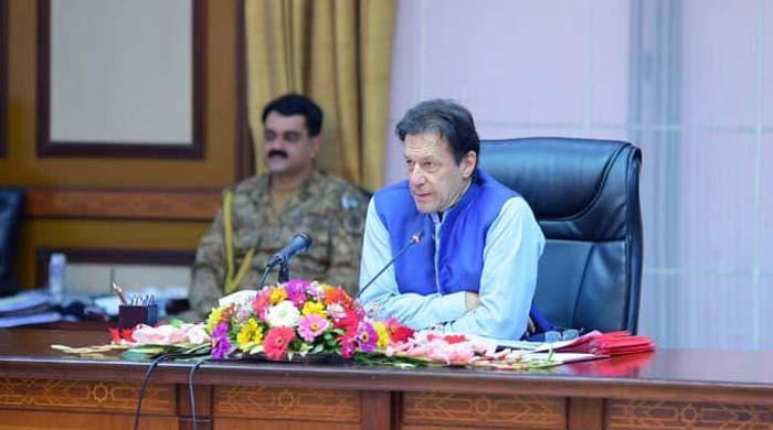 ایک قدم آگے، دو قدم پیچھے