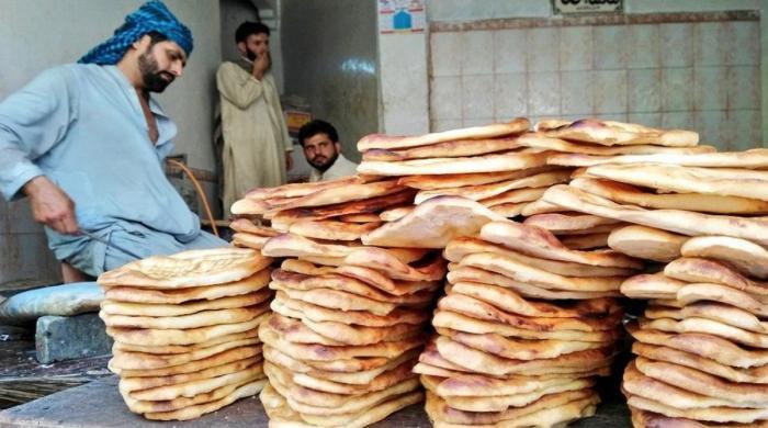 لاہور میں نان بائیوں نے روٹی مہنگی کر دی