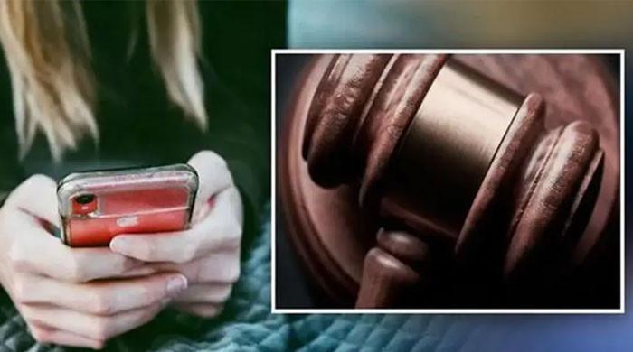 خاتون کو نامناسب پیغامات بھیجنے والے کو 8 لاکھ سے زائد کا جرمانہ دینا پڑگیا