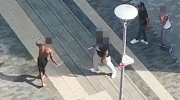 برطانیہ میں کورونا پابندیوں میں نرمی کے بعد چاقو زنی کی وارداتیں پھر بڑھ گئيں